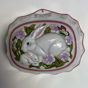 Porcelain mold "LE CORDON BLUE" Franklin Mint Momma Baby bunnies Easter refresh